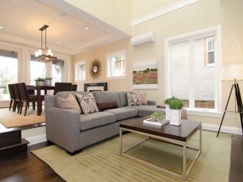 Trang trí phòng khách với màu kem và màu be