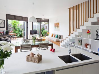 Thiết kế bếp nối liền phòng khách