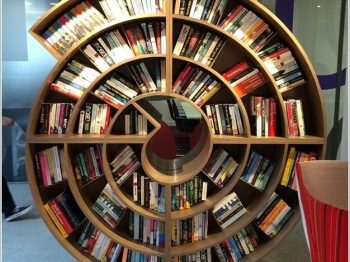 Tạo ấn tượng cho không gian sống bằng những thiết kế kệ độc đáo.