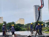 thi công sàn gặp trời mưa